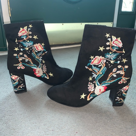 Floral Black Wedges - Picture 1 of 3
